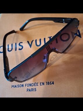 Louis Vuitton Men’s Black  1TS77 Black Metal Square Sunglasses